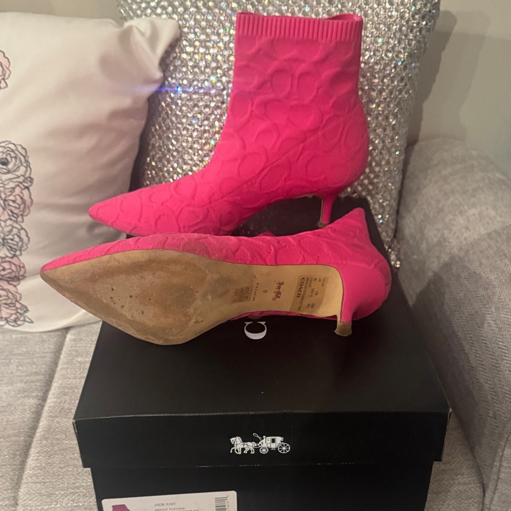 Stylish Pink Women's Ankle Boots - Picture 4 of 4